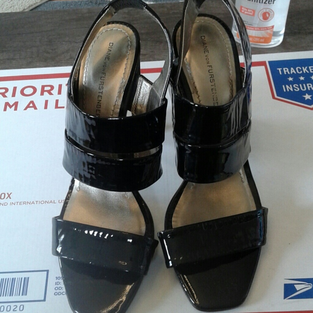 Diane von Furstenberg black patent sandals sz 8